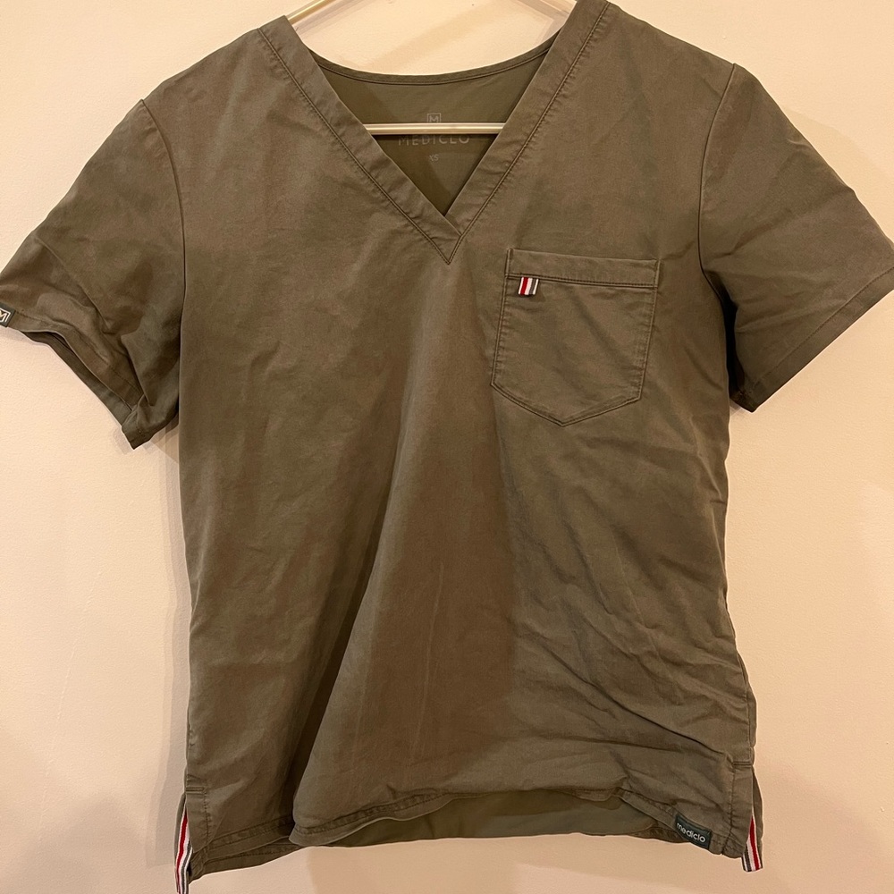small mediclo olive green scrub set